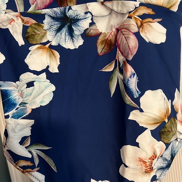 Cupshe One Piece Bathing Suit - Navy Blue with Floral Pattern - Size M - NWT😍 - Picture 4 of 4